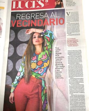 Vanessa Jeri Instagram - Mi gente bellaaaa hoy salí en la portada de Luces del @elcomercio Gracias !!! todo salió súper lindo 🤩✌🏼
.
Por  @delaguilasonia 🌷
Foto Alessandro currarino 👏🏻😃
👗  @tips.boutique ✨