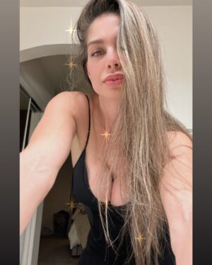 Vanessa Jeri Instagram - Que reflexión tienes sobre este 2022 ???
Yo pienso - Que la
Vida está llena de sorpresas y así como la vez …es bella,cuando menos te lo esperas pasan cosas que menos te imaginas.🌟🙌🏻🍀🤩✌🏼