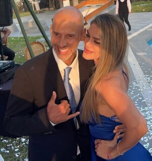 Vanessa Jeri Instagram - Gracias por tu dedicación, por tu tiempo y por tu amor. Eres un Padre maravilloso y dedicado , te admiramos y te amamos con todo el corazón ♥️

 ¡Feliz Día del Padre! 🥰