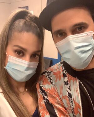Vanessa Jeri Instagram - Aunque no seas mi hermano de sangre siempre te voy a querer como tal mi Critter loco.
Veo esta última imagen y me dan ganas de jalarte la ñangaza y darte un lapo (tu ya sabes por qué) jajaja Apesar de todo eres una persona excepcional nunca cambies sino no serías el Critter que todos queremos 💛
Te deseo que pases un feliz cumpleaños! Y que Sigas triunfando en todo lo que te propongas, gracias por ser mi amigo, mi hermano y mi mejor partner en la tv. @cesarritterburga 🎉🎂😁✌🏼