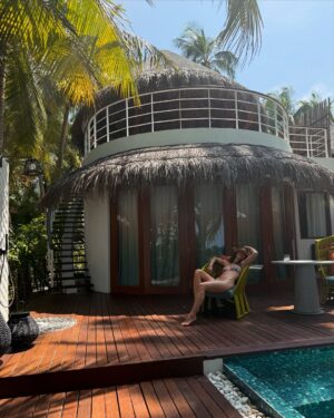 Vanessa Mai Instagram - Sorry sorry 🐒… #WMaldives

#WHotels #TheOriginalWavemaker | Anzeige