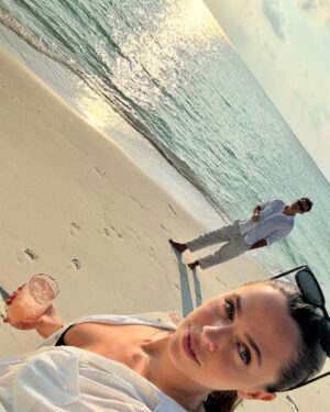 Vanessa Mai Instagram - Sorry sorry 🐒… #WMaldives

#WHotels #TheOriginalWavemaker | Anzeige