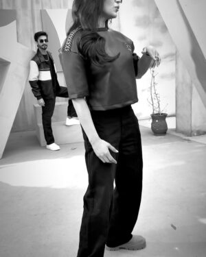 Veena Malik Instagram - Upcoming music vedio! Stay tuned with us!🔥

#saimuzair#veenamalik