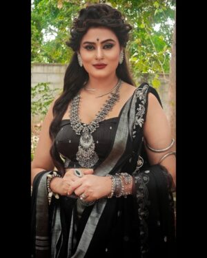 Veena Ponnappa Instagram - "Being Villain is always Exciting" 

"MANDARA DEVi"  from Udho Udho Sri Renuka Yellamma 
@veena_ponnappa_vnaa 💥🤩

It's a challenging for an artist to play double role.. 
Challenge accepted 👍🙏
Playing first time as a twin sister to Maharani  Mangaladevi..

#veena #veenaponnappa #ravoyichandama #kannadaactress #newlook #enjoying #happyme #telugu #teluguserials #etvtelugu #beingme #teluguserial #sandalwood #actor #villain #smilehappily #sareelover #kannadaserials #smiling #actorlife #udhoudhosrirenukayellamma #traditional #blacklover #cute #newbeginnings