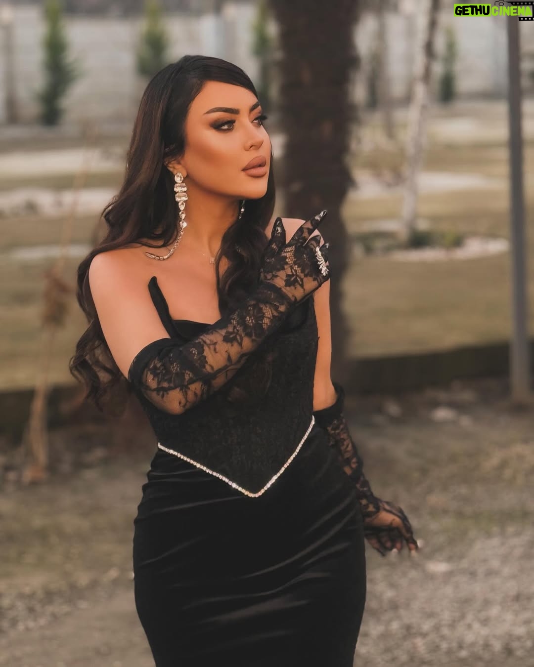 Vefa Sherifova - 19.9K Likes - #lenkaran
Dress ( @adeline__couture ) 🖤