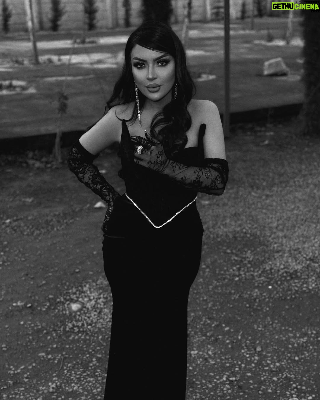 Vefa Sherifova - 19.9K Likes - #lenkaran
Dress ( @adeline__couture ) 🖤