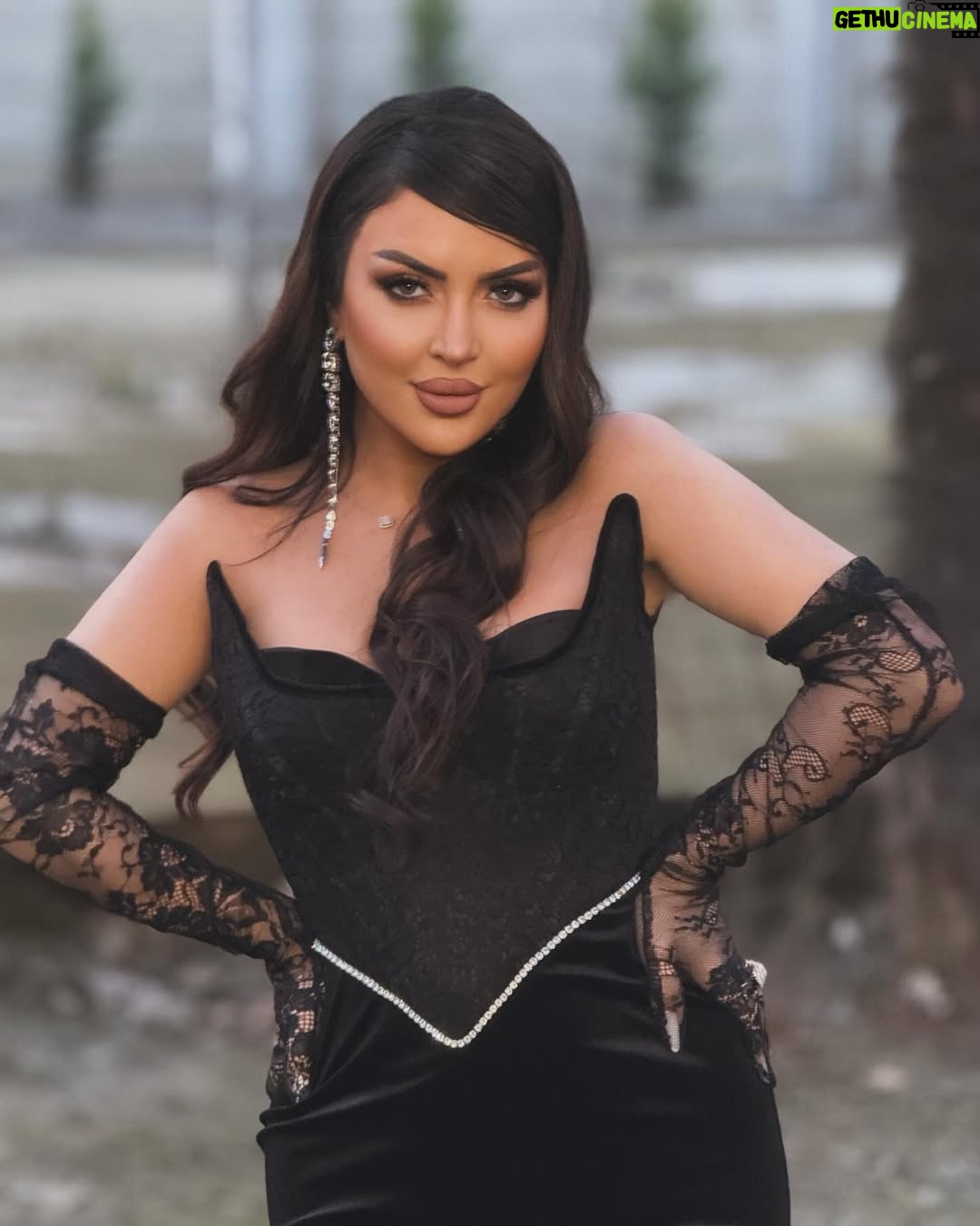 Vefa Sherifova - 19.9K Likes - #lenkaran
Dress ( @adeline__couture ) 🖤