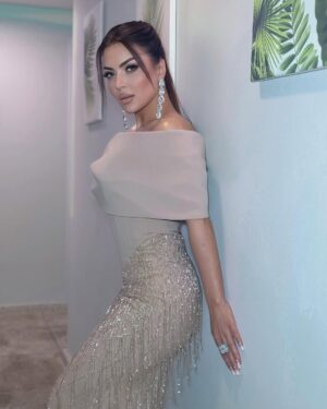 Vefa Sherifova Instagram - Griler hep düşmanım
Kırmızılar bana kardeş 🙃
#dress : ( @gala_dress_baku ) 👗
#beauty : ( @by_gulya_salon ) 🎨
#bijuterias : ( @iceboom.az_ ) 💍