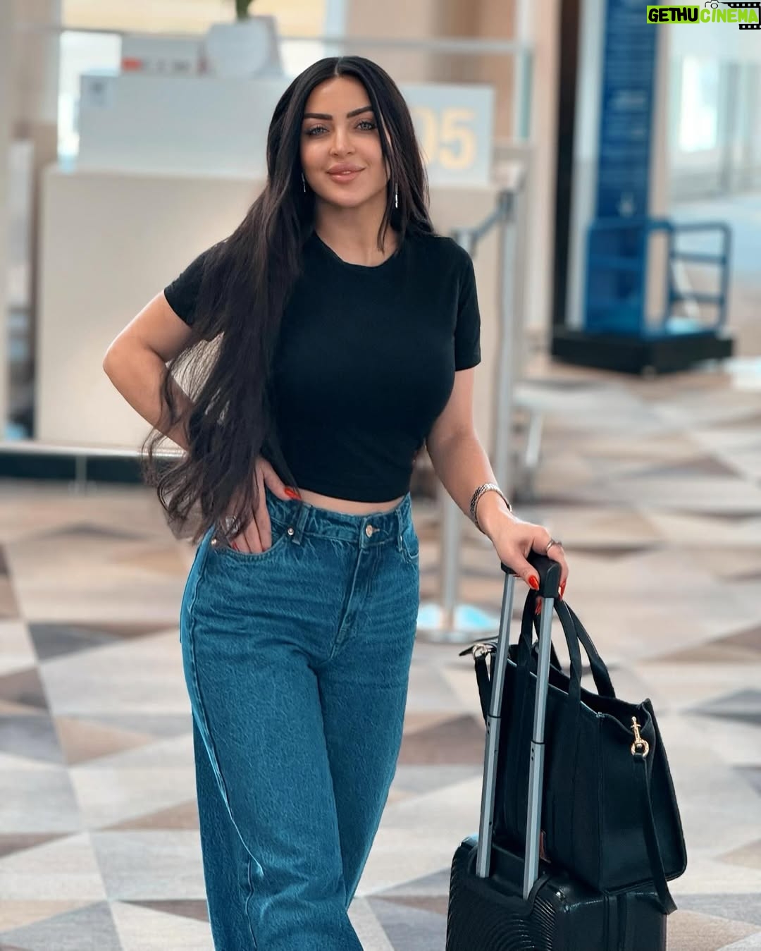 Vefa Sherifova - 22.6K Likes - “ SABAHINIZ XEYİR “
#bizyollardagöylərdə 🌝🌞
