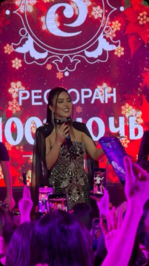 Vefa Sherifova Instagram - Bu gün doğum günüm və yenə sizinlə❤️ 
#saintpetersburg möhtəşəmsiz💋
#dress  @gulycouture