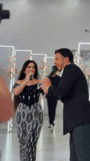 Vefa Sherifova Instagram - “ ÇOX MÖHTƏŞƏM AİLƏNİN ÖZƏL GÜNÜ “ 
( @eshqin_showman ) 🎤
#tolyatti 
DRESS : ( @twinscouture_ ) 👗
HAİR/MUA : ( @la_ricordo_beauty ) 🌹
ACCESSORİES : ( @iceboom.az_ )