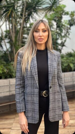 Veronika Mindal Instagram - I’m continuing my Spring Blazer Series as a source of inspiration for smart casual visuals and versatile styling. Blazers have always been key pieces in my wardrobe, and spring feels like the perfect time to share how I style them — before we naturally transition into dresses and swimsuits for the summer.

Starting with a soft spot — grey. My favorite shade of 2024, and it looks like it’s gracefully following me into 2025. Today’s look: a Calvin Klein blazer that could easily belong in a London office, but also fit perfectly into a rainy LA day.

What’s your favorite color to wear this season?
.
.
.
Blazer  @calvinklein 
Bag @hermes 
.
.
.
.
.
#FashionBlogger
#CreativeDirector
#StyleInspo
#SmartCasualStyle
#LAStyle
#ArtistLife
#SingerStyle
#BlazerSeason
#PowerLook
#SpringStyle
#ChicAndEffortless
#WardrobeStaples
#StyleWithPersonality
#MinimalElegance
#SmartIsSexy
#BlazerLove
#WomenWithStyle
#FashionWithVoice
#VisualStorytelling
#LosAngelesCreative