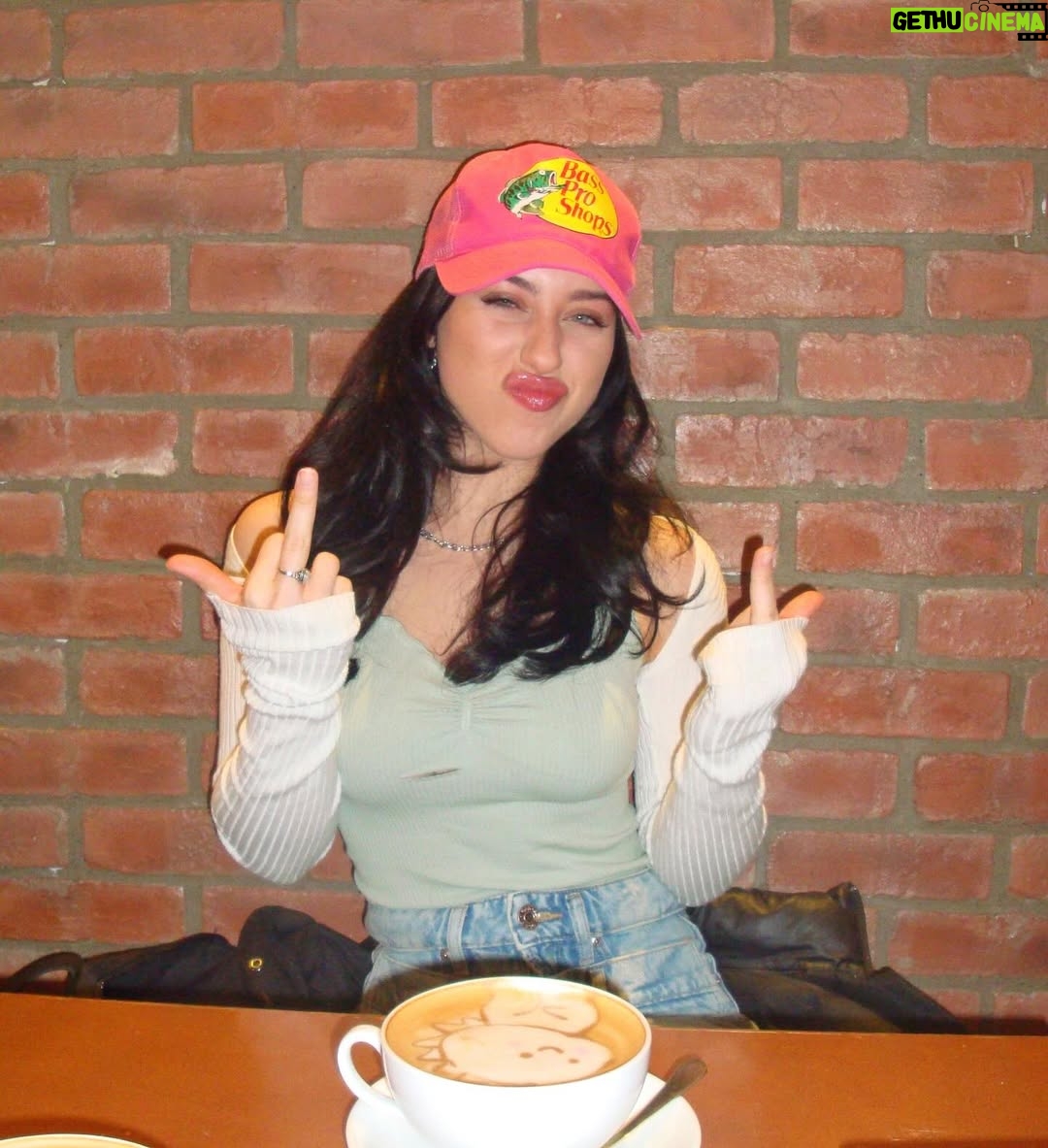 Victoria Azevedo - 1.5K Likes - Coffee dates >>>