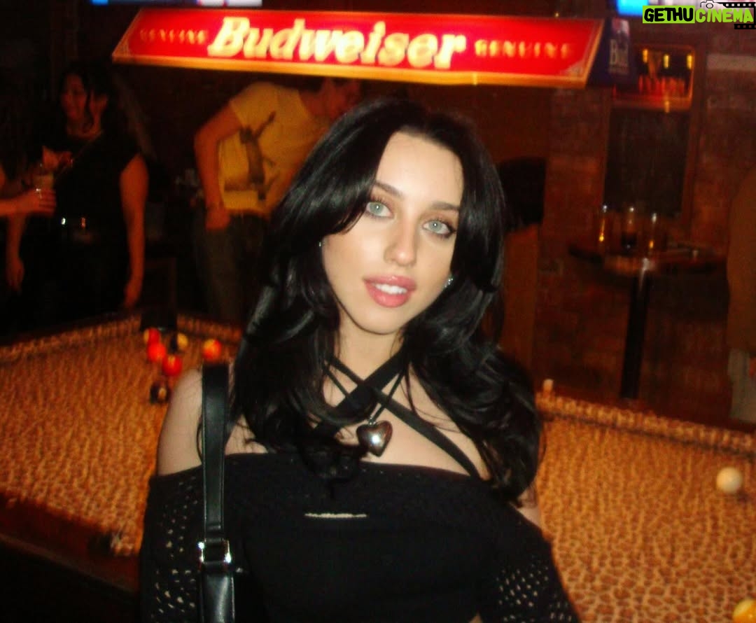 Victoria Azevedo - 1.3K Likes - 🎱🍒🎞️🍺