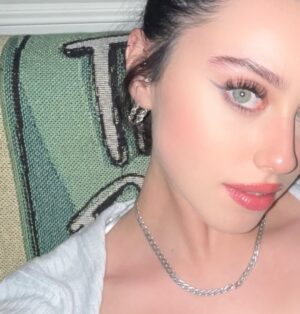 Victoria Azevedo Instagram - I stalk myself on the Internet just to see what you’d find