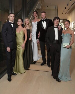 Victoria Beckham Instagram - What a way to begin the first of many birthday celebrations for @davidbeckham, surrounded by friends and family x Kisses from Miami! 🇺🇸