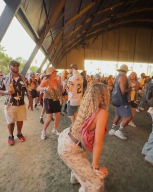 Victoria Spence Instagram - Coachella day threeee🎡🥳
I won't lie, I’m not usually a big festival girlie, but I have LOVED this weekend. My absolute highlight was getting to skank to Rema liveee 😭🤌🏼
I feel so lucky to have had this experience with this group of people, genuinely made mates for life! Swipe to the end to see the reality of my legs after 3 days of wearing cowboy boots in 35 degree heat 🥲

Also, this was my least fave outfit when I was trying them on, but it actually turned out to be my favourite. I felt like a 90’s mermaid- so thankyou @_pstyled 🫶🏻
Gifted experience 
#coachella #coachellaoutfit