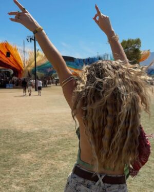 Victoria Spence Instagram - Coachella day threeee🎡🥳
I won't lie, I’m not usually a big festival girlie, but I have LOVED this weekend. My absolute highlight was getting to skank to Rema liveee 😭🤌🏼
I feel so lucky to have had this experience with this group of people, genuinely made mates for life! Swipe to the end to see the reality of my legs after 3 days of wearing cowboy boots in 35 degree heat 🥲

Also, this was my least fave outfit when I was trying them on, but it actually turned out to be my favourite. I felt like a 90’s mermaid- so thankyou @_pstyled 🫶🏻
Gifted experience 
#coachella #coachellaoutfit