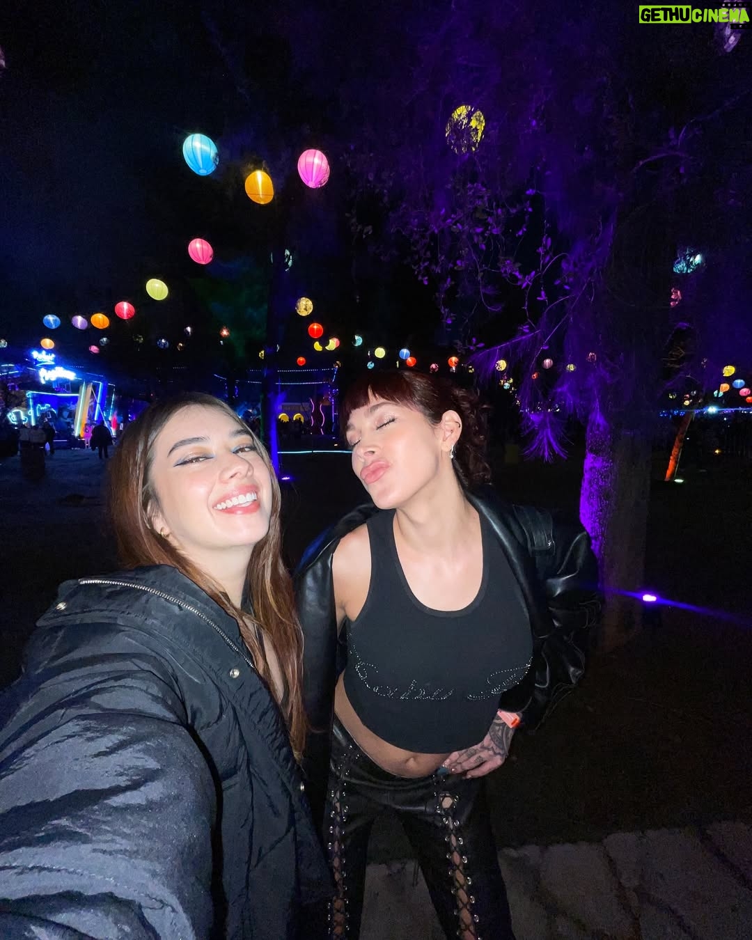 Victoria Volkova - 30K Likes - cuando una nena se siente bien, lo sabesssss 😌🤎
1.- triste pero bonita
2.- sin comentarios pero en el baño de @bertasinh
3.- salí en las fotos de @bertasinh
4.- ya estoy bien mamada gracias a @mr_pomar
5.- este @bahidora estuvo TOP 🎉 con @topo_gigi @grrd @cintawatts
6.- con mi @grrd grrrrrr 🐈
7.- amistad es amigo @pamohpam
8.- la mera mera caguamera @monicalara
9.- me regalaron flores el 14 de febrero
10.- se vienen cositas @aveceszeus @soyerihka
11.- en el @edc_mexico
12.- con el MIMO @ggerardooooo
13.- @patotrevino y yo siendo esas chicas
14.- mi @colchondeverdes siendo la mas colchon de verdes
15.- se vienen cositas pt 2
16.- 3 hrs 1/2 de cine con @lalonormey
17.- mi primer b2b con @daveh00d
18.- look de boda
19.- mi novio me cocino pal 14 pad thai 🍜