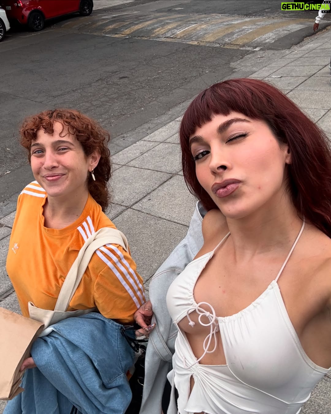 Victoria Volkova - 30K Likes - cuando una nena se siente bien, lo sabesssss 😌🤎
1.- triste pero bonita
2.- sin comentarios pero en el baño de @bertasinh
3.- salí en las fotos de @bertasinh
4.- ya estoy bien mamada gracias a @mr_pomar
5.- este @bahidora estuvo TOP 🎉 con @topo_gigi @grrd @cintawatts
6.- con mi @grrd grrrrrr 🐈
7.- amistad es amigo @pamohpam
8.- la mera mera caguamera @monicalara
9.- me regalaron flores el 14 de febrero
10.- se vienen cositas @aveceszeus @soyerihka
11.- en el @edc_mexico
12.- con el MIMO @ggerardooooo
13.- @patotrevino y yo siendo esas chicas
14.- mi @colchondeverdes siendo la mas colchon de verdes
15.- se vienen cositas pt 2
16.- 3 hrs 1/2 de cine con @lalonormey
17.- mi primer b2b con @daveh00d
18.- look de boda
19.- mi novio me cocino pal 14 pad thai 🍜