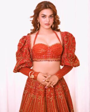 Vidhi Yadav Instagram - 🧡
.
.
.
Wearing: @worldofasra 
📷: @abhay_r_kirti
Hair by: @sushma_jadhav97