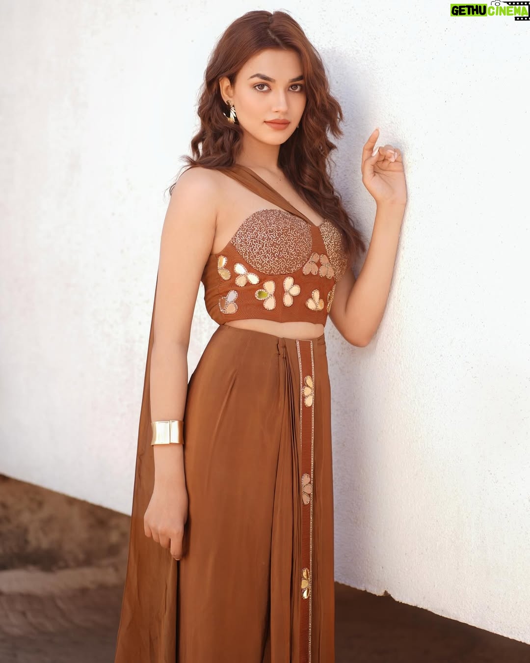 Vidhi Yadav - 329K Likes - 🤎
.
Wearing: @ahiclothing
📸: @abhay_r_kirti