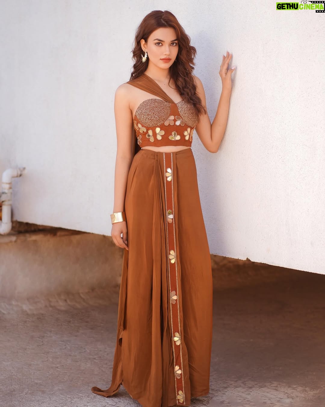 Vidhi Yadav - 329K Likes - 🤎
.
Wearing: @ahiclothing
📸: @abhay_r_kirti