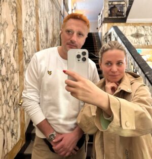 Viktor Savić Instagram - Екипа представе „Шећер је ситан осим кад је коцка“ поново је имала част да се врати у Загреб и овог пута смо уживали у изузетном гостопримству хотела Еспланаде. Хвала што су нас угостили и овај пут као сталне госте, и учинили да наш боравак буде незабораван.

Овом приликом желимо да им честитамо 100 година од оснивања хотела и захвалимо на дугогодишњој традицији врхунског гостопримства.

Видимо се опет! ❤️

@esplanadezagreb
