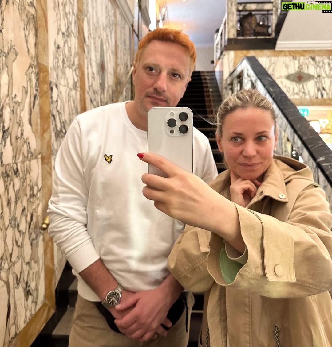 Viktor Savić - 13.5K Likes - Екипа представе „Шећер је ситан осим кад је коцка“ поново је имала част да се врати у Загреб и овог пута смо уживали у изузетном гостопримству хотела Еспланаде. Хвала што су нас угостили и овај пут као сталне госте, и учинили да наш боравак буде незабораван.
Овом приликом желимо да им честитамо 100 година од оснивања хотела и захвалимо на дугогодишњој традицији врхунског гостопримства.
Видимо се опет! ❤️
@esplanadezagreb