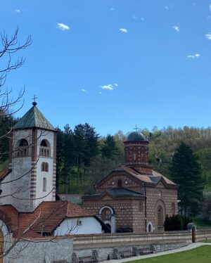 Viktor Savić Instagram - “Pakao postaje raj, strah se pretvara u radost,užas u ushićenje, smrt se povlači u nebiće, i njeno mesto zauzima besmrtnost.”-HRISTOS VASKRSE! 🥰☦️