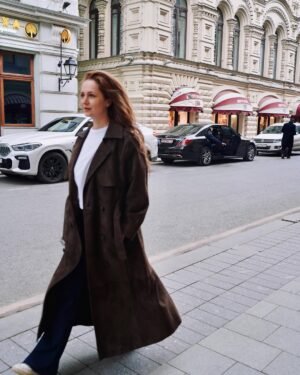 Viktoriya Isakova Instagram - Когда я была маленькой, часто слышала от мамы, это итальянское … сапоги итальянские…платье итальянское.. 
так у меня и отложилось: итальянское- красивое, женственное))
@key_taler моя давняя любовь , абсолютное тому подтверждение❤️