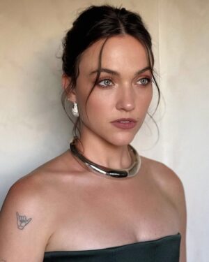 Violett Beane Instagram - Last night at the premiere of @dropthemovie 💔 It’s an emotional rollercoaster, get ready! No one is safe! Meghann you sweet, beautiful soul, you truly outdid yourself. Chris your leadership and spirit is unmatched. Congrats Sam and Cam. And thank you Blumhouse, Platinum Dunes, Universal. DROP your weekend plans and go see it in theaters April 11th!!

Styling by @itsamandalim 
Hair by @ericka_verrett 
Makeup by me :)