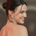 Violett Beane
