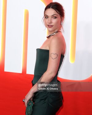 Violett Beane Instagram - Last night at the premiere of @dropthemovie 💔 It’s an emotional rollercoaster, get ready! No one is safe! Meghann you sweet, beautiful soul, you truly outdid yourself. Chris your leadership and spirit is unmatched. Congrats Sam and Cam. And thank you Blumhouse, Platinum Dunes, Universal. DROP your weekend plans and go see it in theaters April 11th!!

Styling by @itsamandalim 
Hair by @ericka_verrett 
Makeup by me :)