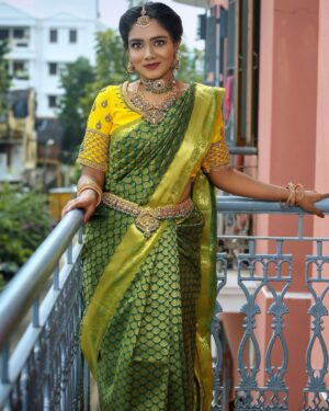 Vishnupriya Instagram - You are all you have got. To realise it, takes a lifetime. 🌸

Makeover by @makeup_by_diyou 

Captured and edited by @eslinjoyphotography @eslinjoy