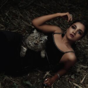 Vishnupriya Instagram - I do have a Cattitude ☄️

@petcitypondy 
Featuring for the Month of October.

The humble man behind the lens @eslinjoyphotography @eslinjoy 

Ever creative makeover by @vinotha_makeupartist 

Special thanks to @razzttagram and @missdreamfaactory for giving me an opportunity to work with a wonderful team.