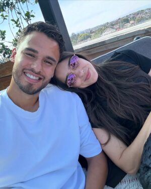 Viviana Serna Instagram - Hoy hace un año nos casamos!!! 🥹 Feliz primer aniversario amor mío, a tu lado la vida se ha vuelto más dulce y divertida! Te amo infinitas veces. ❤️❤️❤️