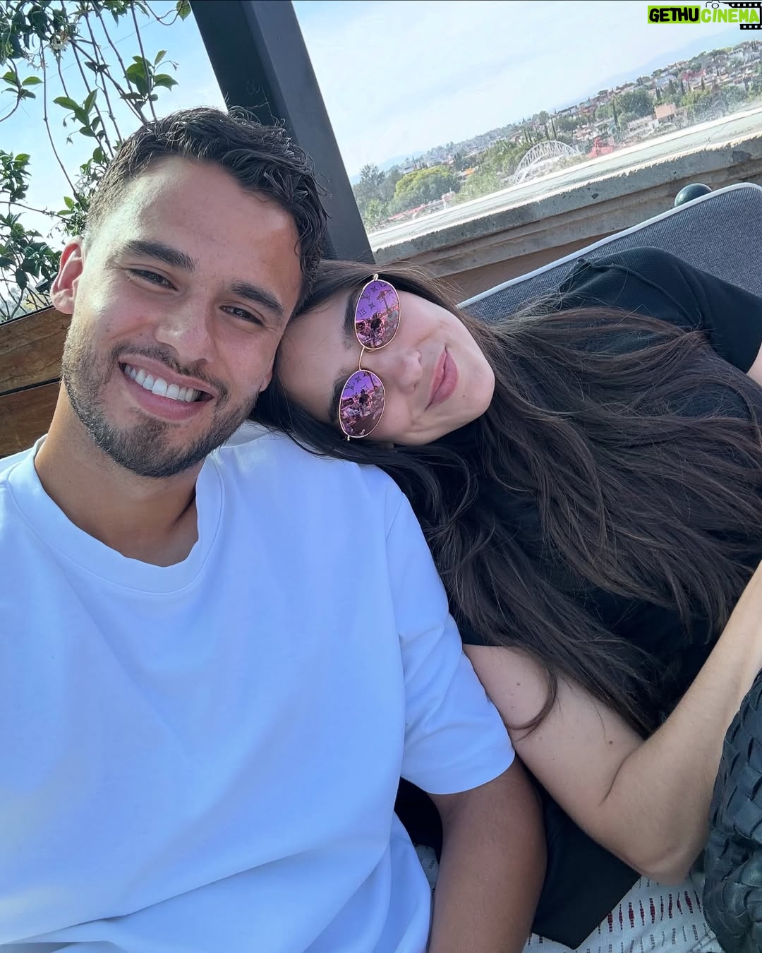 Viviana Serna - 42.9K Likes - Hoy hace un año nos casamos!!! 🥹 Feliz primer aniversario amor mío, a tu lado la vida se ha vuelto más dulce y divertida! Te amo infinitas veces. ❤️❤️❤️