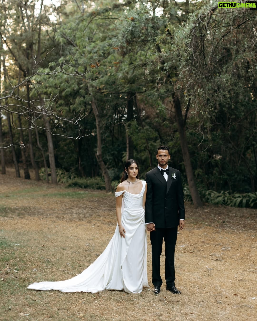 Viviana Serna - 42.9K Likes - Hoy hace un año nos casamos!!! 🥹 Feliz primer aniversario amor mío, a tu lado la vida se ha vuelto más dulce y divertida! Te amo infinitas veces. ❤️❤️❤️