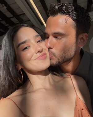 Viviana Serna Instagram - Al garete en PR!!! 🇵🇷

1 - La tarde en el Viejo San Juan.
2,3 y 4 - La Poza del Obispo en Arecibo.
5 y 6 - Playa La Plata en Vieques.
7 y 8- Playa Caracas en Vieques. 
9 y 10 - Río La Planta en Arecibo.
11 y 12 - La Poza de Don Guelo.
13 - Salsa en La Perla.
14- Última Luna llena del año. 
15 y 16- La mañana en Condado. 
17- Viernes decembrino en La Placita de Santurce.
18- Una promesa del cielo. 🌈