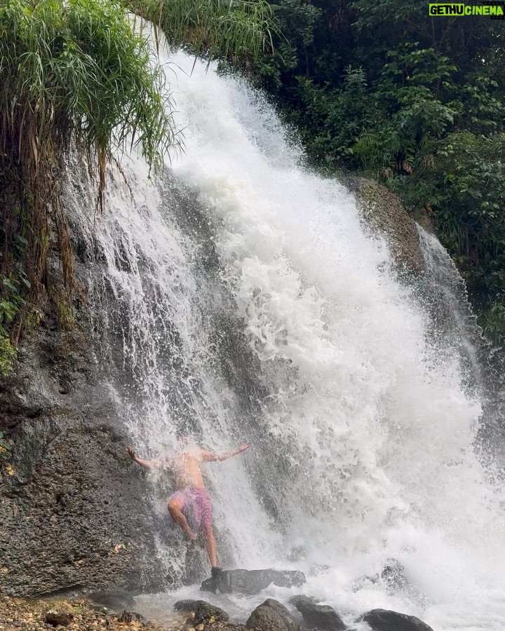 Viviana Serna - 35.1K Likes - Al garete en PR!!! 🇵🇷

1 - La tarde en el Viejo San Juan.
2,3 y 4 - La Poza del Obispo en Arecibo.
5 y 6 - Playa La Plata en Vieques.
7 y 8- Playa Caracas en Vieques. 
9 y 10 - Río La Planta en Arecibo.
11 y 12 - La Poza de Don Guelo.
13 - Salsa en La Perla.
14- Última Luna llena del año. 
15 y 16- La mañana en Condado. 
17- Viernes decembrino en La Placita de Santurce.
18- Una promesa del cielo. 🌈