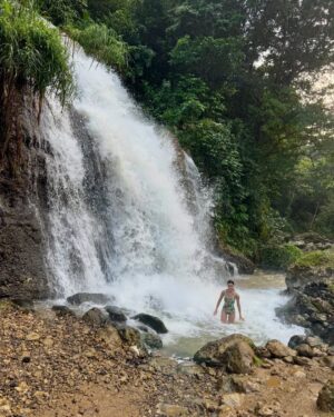 Viviana Serna Instagram - Al garete en PR!!! 🇵🇷

1 - La tarde en el Viejo San Juan.
2,3 y 4 - La Poza del Obispo en Arecibo.
5 y 6 - Playa La Plata en Vieques.
7 y 8- Playa Caracas en Vieques. 
9 y 10 - Río La Planta en Arecibo.
11 y 12 - La Poza de Don Guelo.
13 - Salsa en La Perla.
14- Última Luna llena del año. 
15 y 16- La mañana en Condado. 
17- Viernes decembrino en La Placita de Santurce.
18- Una promesa del cielo. 🌈