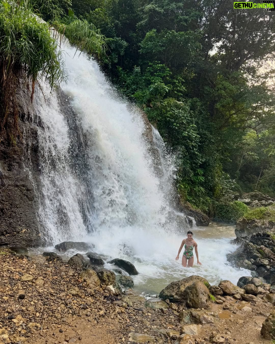 Viviana Serna - 35.1K Likes - Al garete en PR!!! 🇵🇷

1 - La tarde en el Viejo San Juan.
2,3 y 4 - La Poza del Obispo en Arecibo.
5 y 6 - Playa La Plata en Vieques.
7 y 8- Playa Caracas en Vieques. 
9 y 10 - Río La Planta en Arecibo.
11 y 12 - La Poza de Don Guelo.
13 - Salsa en La Perla.
14- Última Luna llena del año. 
15 y 16- La mañana en Condado. 
17- Viernes decembrino en La Placita de Santurce.
18- Una promesa del cielo. 🌈