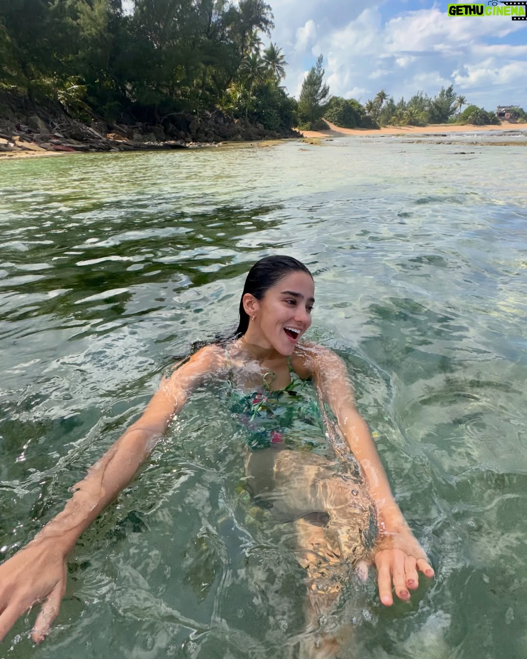 Viviana Serna - 35.1K Likes - Al garete en PR!!! 🇵🇷

1 - La tarde en el Viejo San Juan.
2,3 y 4 - La Poza del Obispo en Arecibo.
5 y 6 - Playa La Plata en Vieques.
7 y 8- Playa Caracas en Vieques. 
9 y 10 - Río La Planta en Arecibo.
11 y 12 - La Poza de Don Guelo.
13 - Salsa en La Perla.
14- Última Luna llena del año. 
15 y 16- La mañana en Condado. 
17- Viernes decembrino en La Placita de Santurce.
18- Una promesa del cielo. 🌈