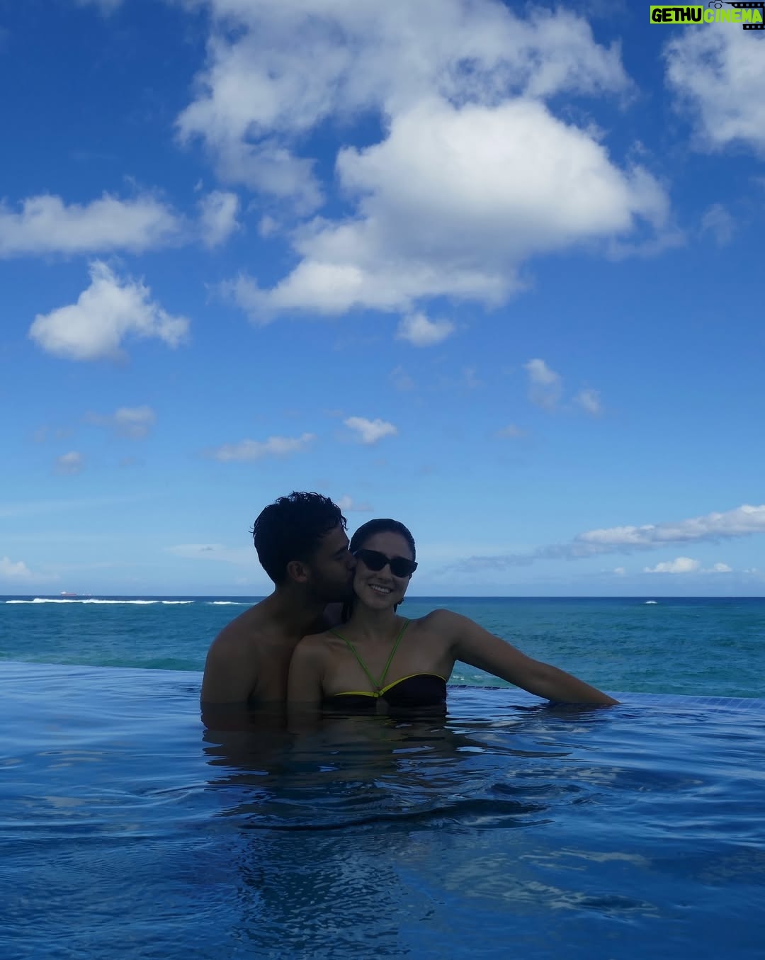 Viviana Serna - 35.1K Likes - Al garete en PR!!! 🇵🇷

1 - La tarde en el Viejo San Juan.
2,3 y 4 - La Poza del Obispo en Arecibo.
5 y 6 - Playa La Plata en Vieques.
7 y 8- Playa Caracas en Vieques. 
9 y 10 - Río La Planta en Arecibo.
11 y 12 - La Poza de Don Guelo.
13 - Salsa en La Perla.
14- Última Luna llena del año. 
15 y 16- La mañana en Condado. 
17- Viernes decembrino en La Placita de Santurce.
18- Una promesa del cielo. 🌈
