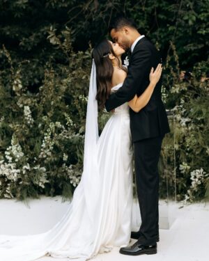 Viviana Serna Instagram - Hoy hace un año nos casamos!!! 🥹 Feliz primer aniversario amor mío, a tu lado la vida se ha vuelto más dulce y divertida! Te amo infinitas veces. ❤️❤️❤️