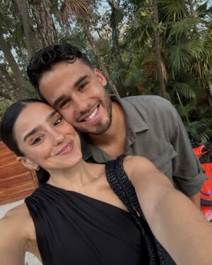 Viviana Serna Instagram - Hoy hace un año nos casamos!!! 🥹 Feliz primer aniversario amor mío, a tu lado la vida se ha vuelto más dulce y divertida! Te amo infinitas veces. ❤️❤️❤️