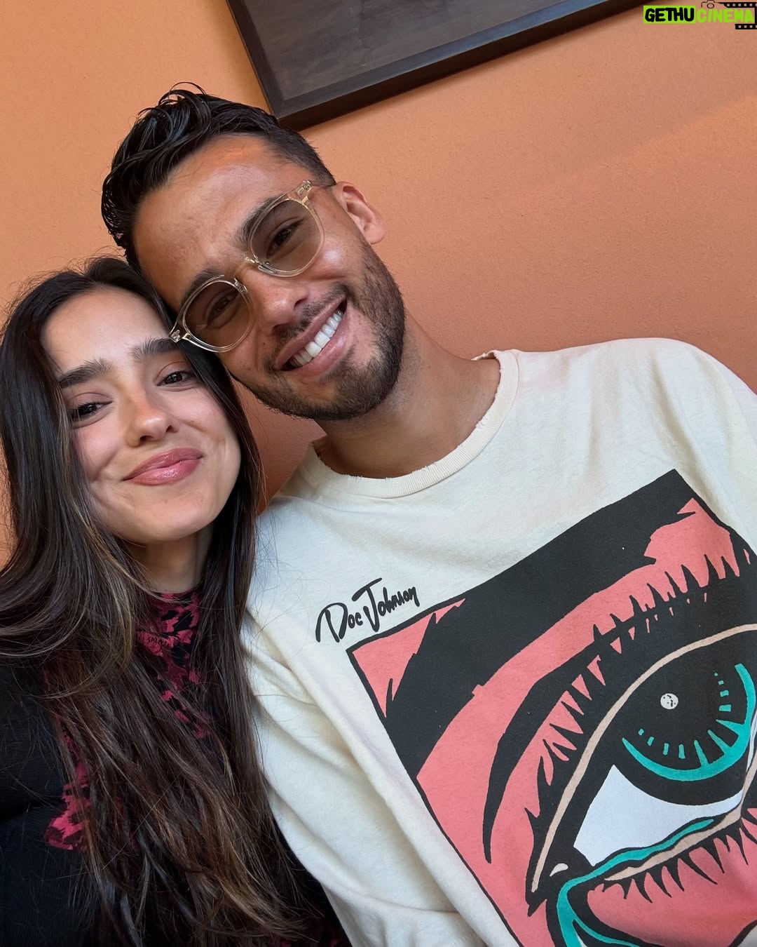 Viviana Serna - 42.9K Likes - Hoy hace un año nos casamos!!! 🥹 Feliz primer aniversario amor mío, a tu lado la vida se ha vuelto más dulce y divertida! Te amo infinitas veces. ❤️❤️❤️