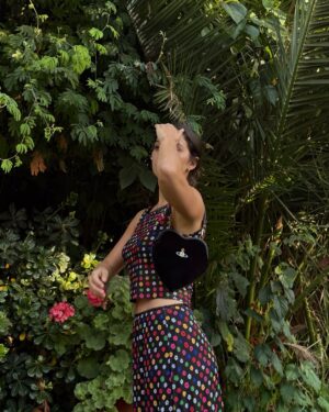 Vivianne Dietz Instagram - Cumplí años y fui muy feliz 💛🌻 graaaaaacias por tanto amor! ♾️ me voy acercando a los 30 💃🏽🥂
@jovivestuario siempre 🤍