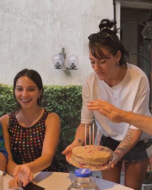 Vivianne Dietz Instagram - Cumplí años y fui muy feliz 💛🌻 graaaaaacias por tanto amor! ♾️ me voy acercando a los 30 💃🏽🥂
@jovivestuario siempre 🤍